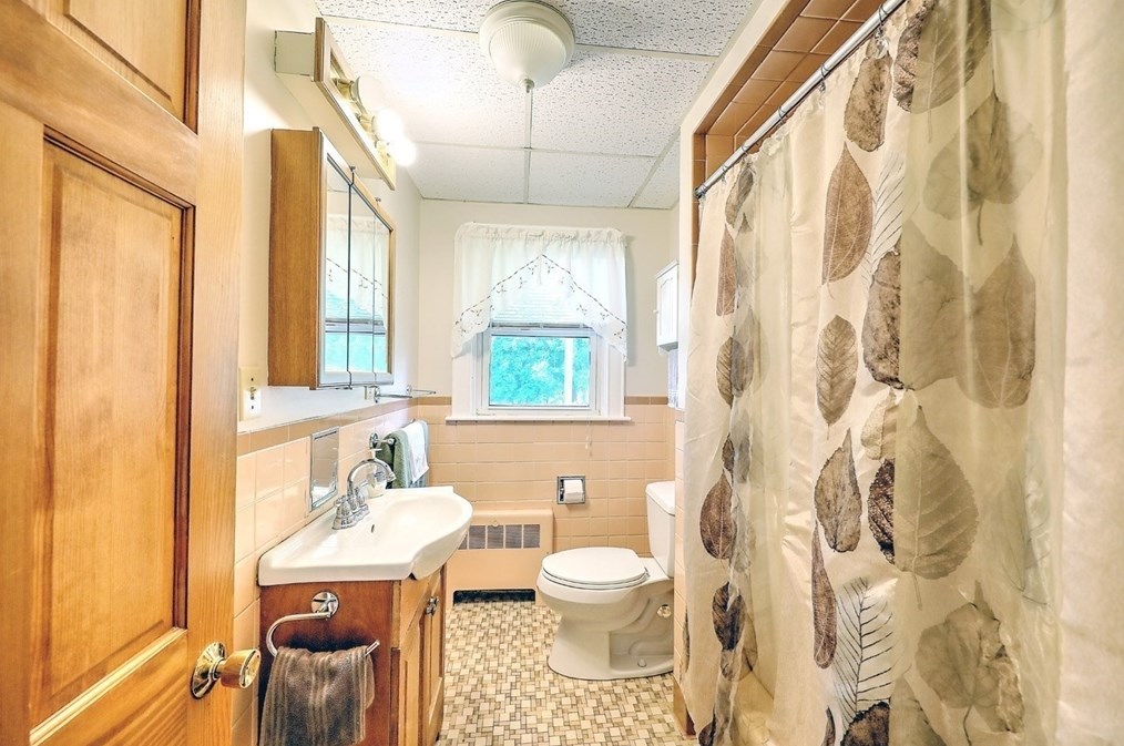 359 Stetson St, Fall River MA 02720-5545 exterior