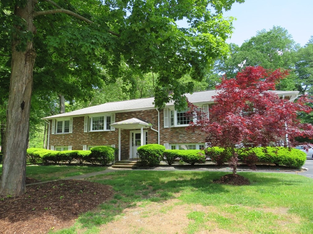 100 Mary Ln, East Bridgewater, MA 02324-1360