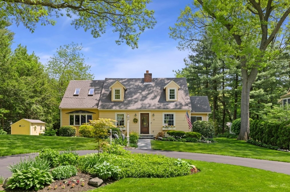 124 Pine Ridge Rd, Reading, MA 01867