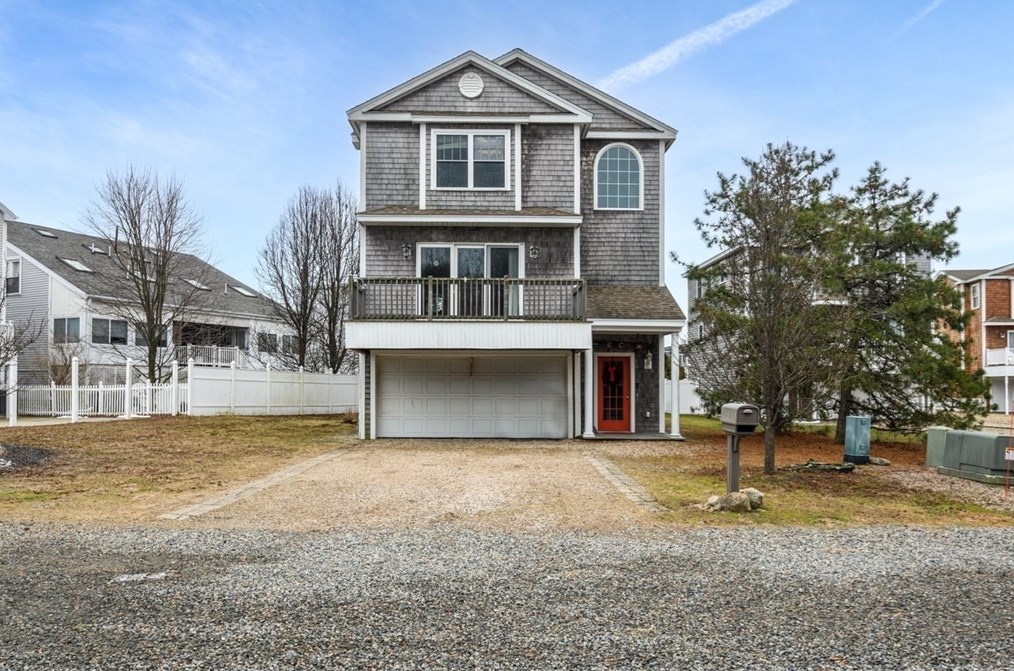 1 Coulson Pratt Dr, Salisbury Beach, MA 01952 exterior