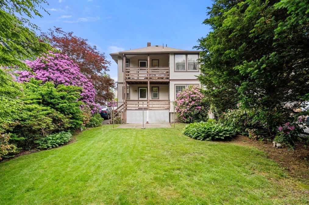 128 Jewett St, Newton MA 02458-1525 exterior