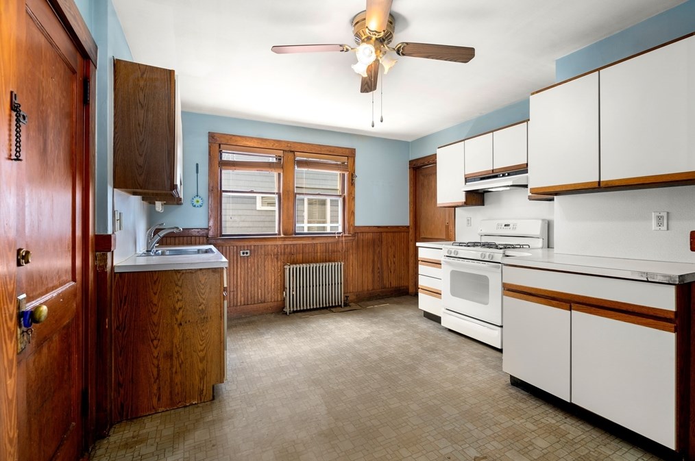 128 Jewett St, Newton MA 02458-1525 exterior