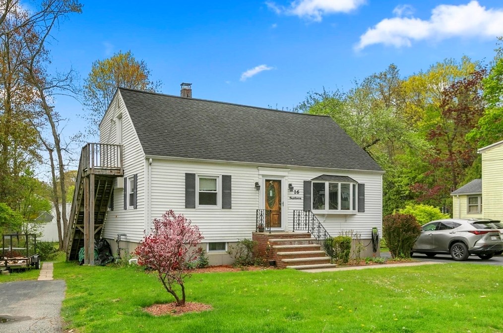 16 Pathwood Ave, Burlington, MA 01803 exterior