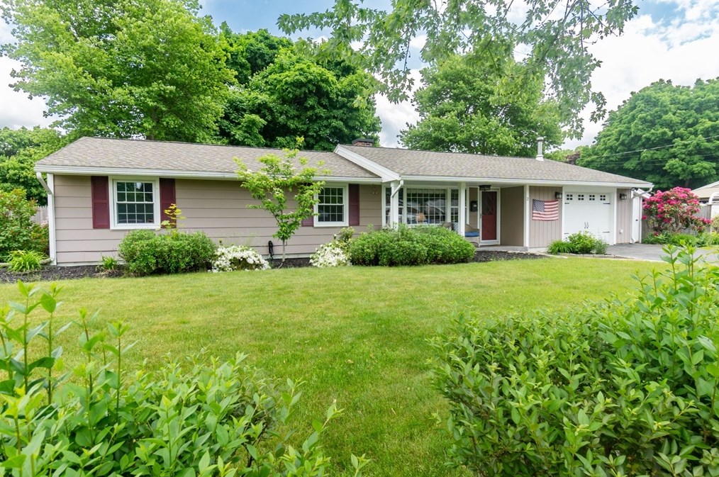 2 Azalea Ln, Peabody, MA 01960