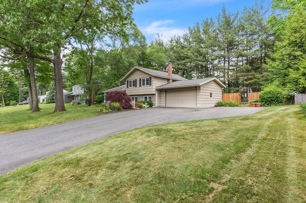 143 Brookwood Dr, Springfield, MA 01106