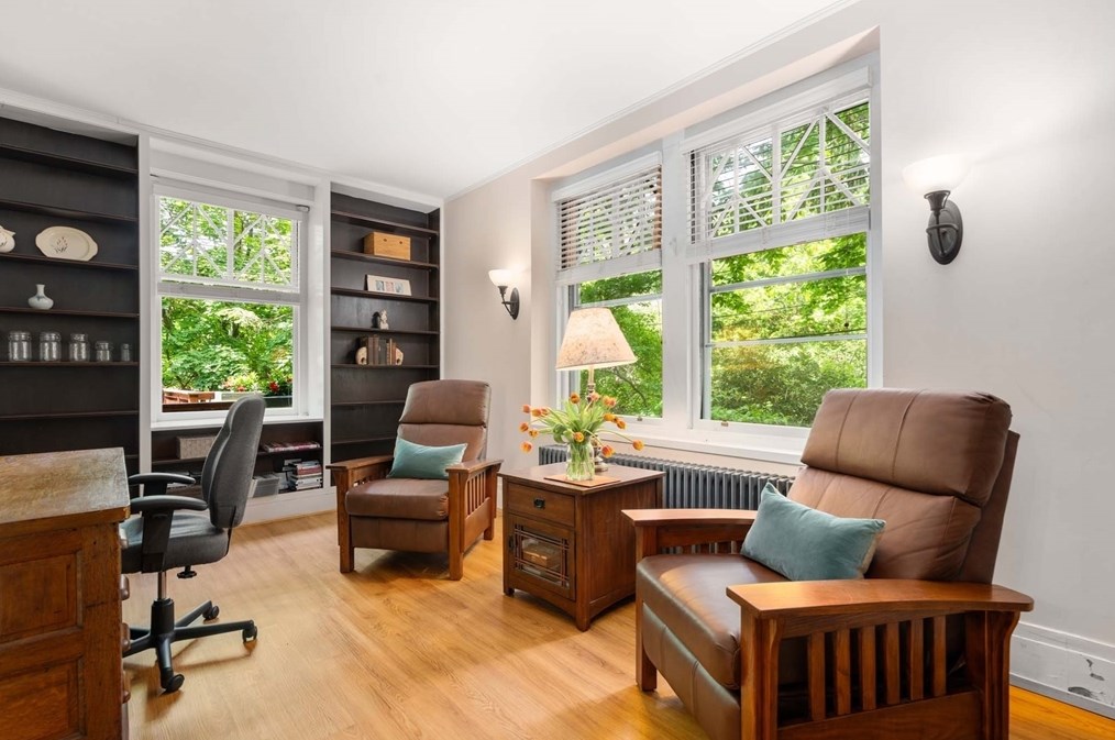 121 Bishopsgate Rd, Newton MA 02459-2008 exterior