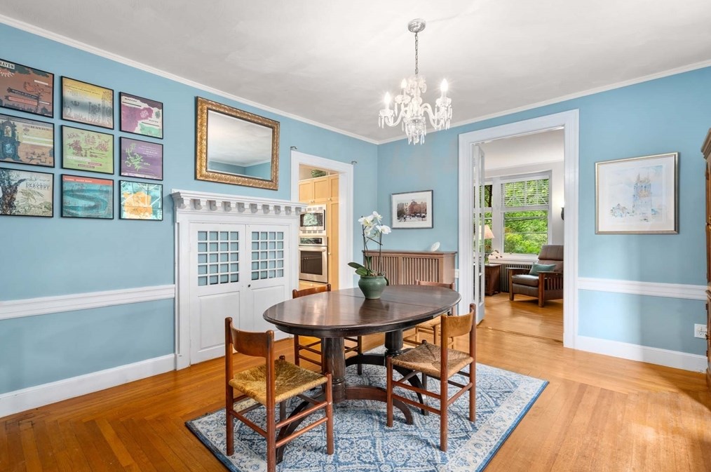 121 Bishopsgate Rd, Newton MA 02459-2008 exterior