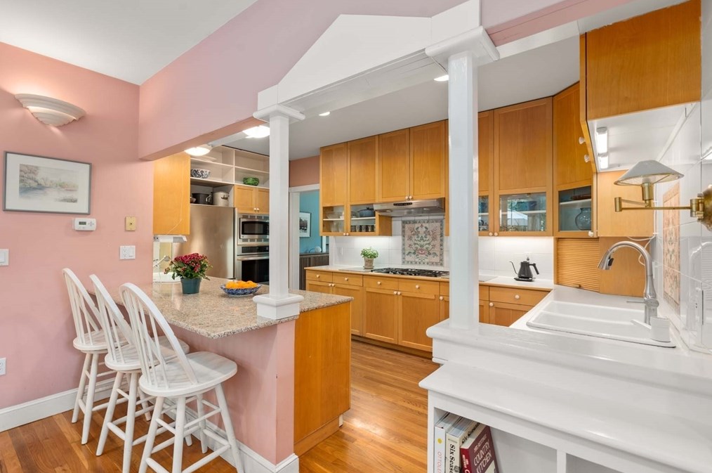 121 Bishopsgate Rd, Newton MA 02459-2008 exterior