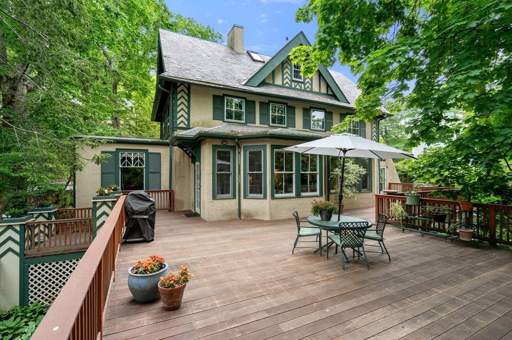 121 Bishopsgate Rd, Newton MA 02459-2008 exterior