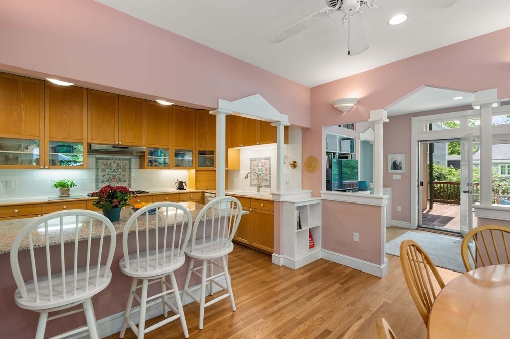 121 Bishopsgate Rd, Newton MA 02459-2008 exterior