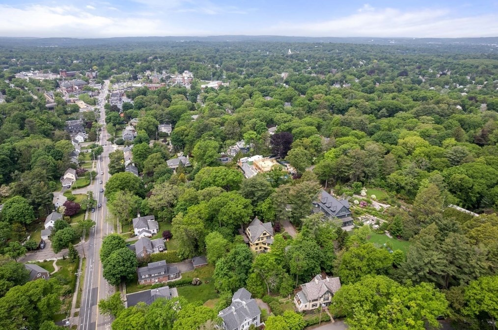 121 Bishopsgate Rd, Newton MA 02459-2008 exterior