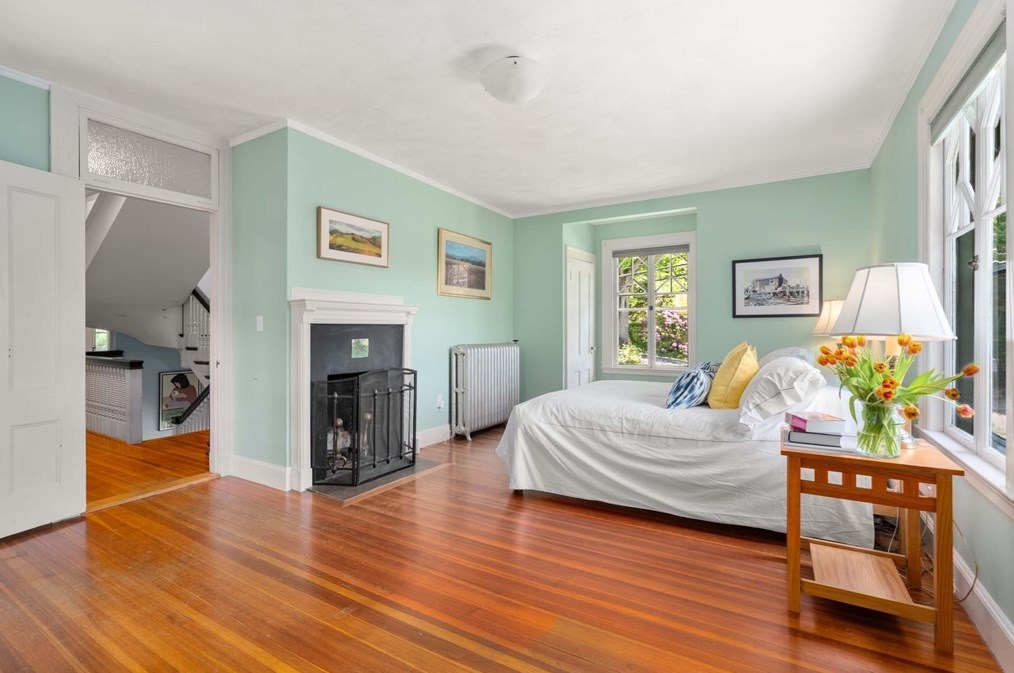 121 Bishopsgate Rd, Newton MA 02459-2008 exterior