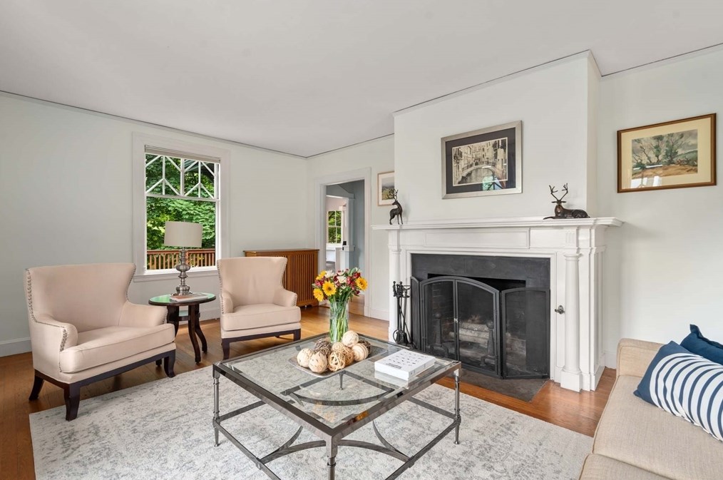 121 Bishopsgate Rd, Newton MA 02459-2008 exterior