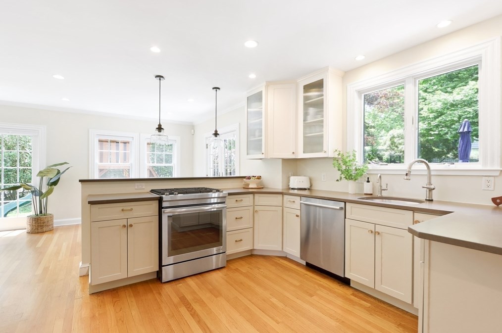 77 Walden St, Newton MA 02460-2133 exterior