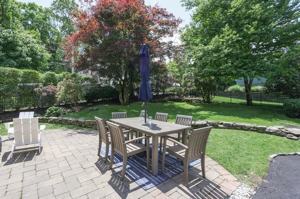 77 Walden St, Newton MA 02460-2133 exterior