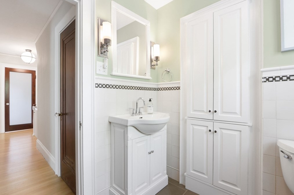 77 Walden St, Newton MA 02460-2133 exterior