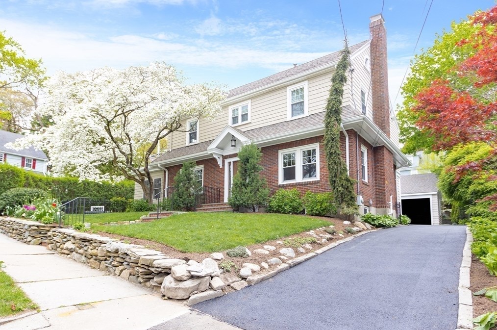 77 Walden St, Newton MA 02460-2133 exterior