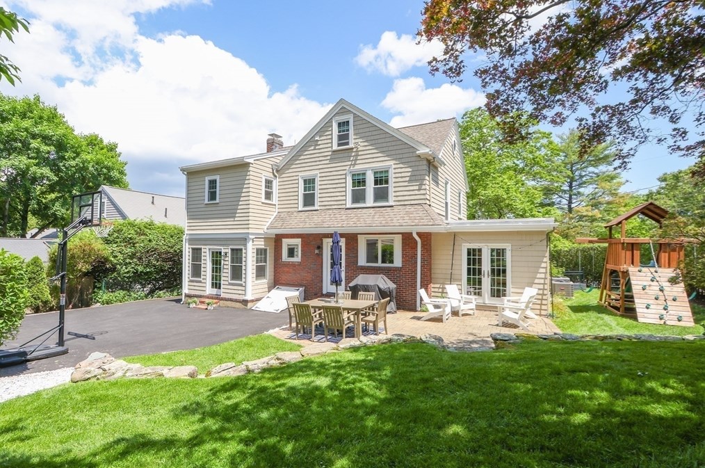 77 Walden St, Newton MA 02460-2133 exterior