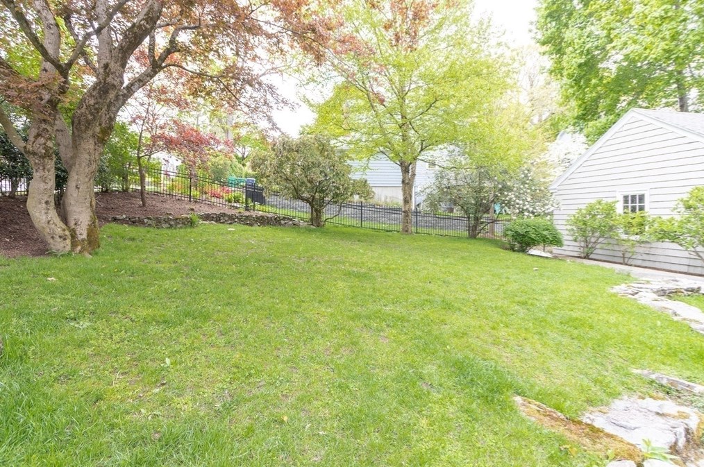 77 Walden St, Newton MA 02460-2133 exterior