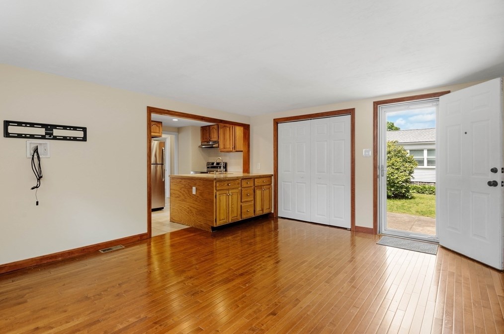 33 Livoli Ave, Braintree MA 02184-8613 exterior