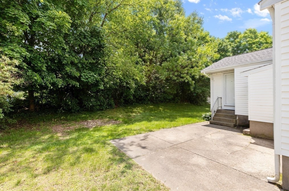 33 Livoli Ave, Braintree MA 02184-8613 exterior