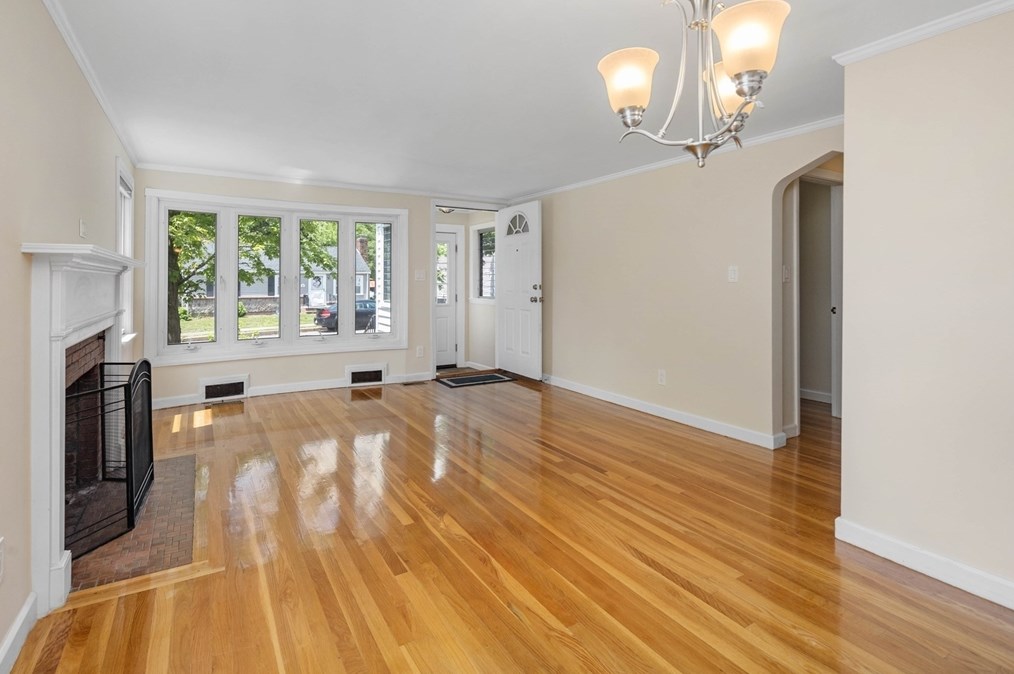 33 Livoli Ave, Braintree MA 02184-8613 exterior