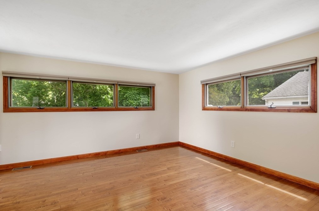 33 Livoli Ave, Braintree MA 02184-8613 exterior