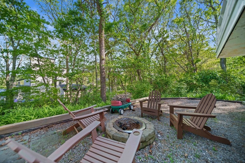 90 Menotomy Rd, Plymouth MA 02360-1415 exterior