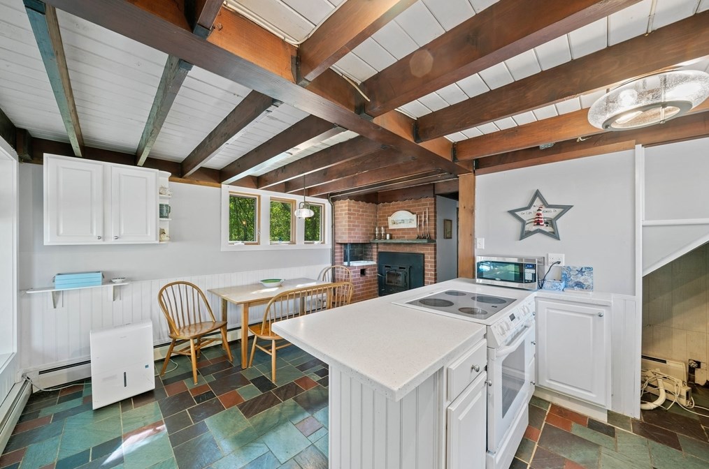 90 Menotomy Rd, Plymouth MA 02360-1415 exterior