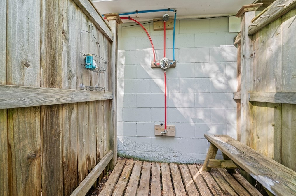 90 Menotomy Rd, Plymouth MA 02360-1415 exterior