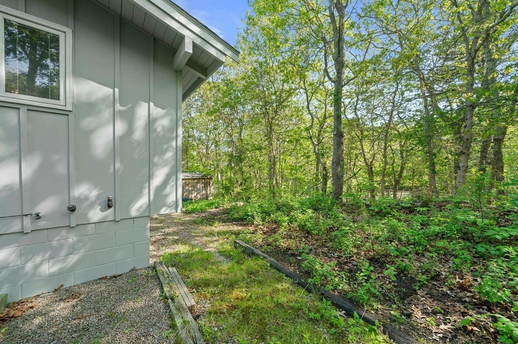 90 Menotomy Rd, Plymouth MA 02360-1415 exterior