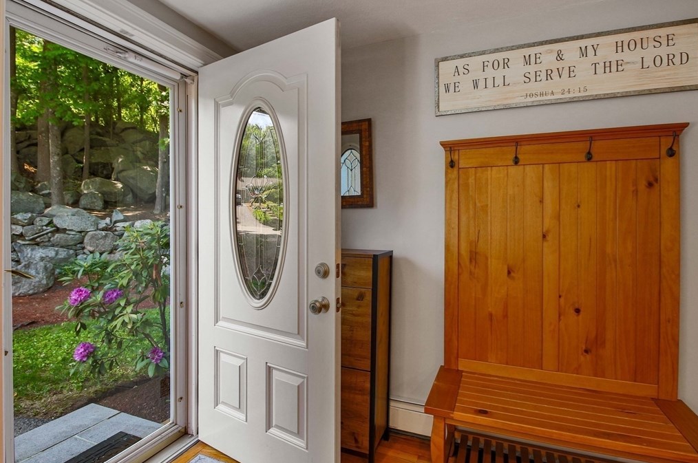 29 Fairlane Way, Holliston, MA 01746