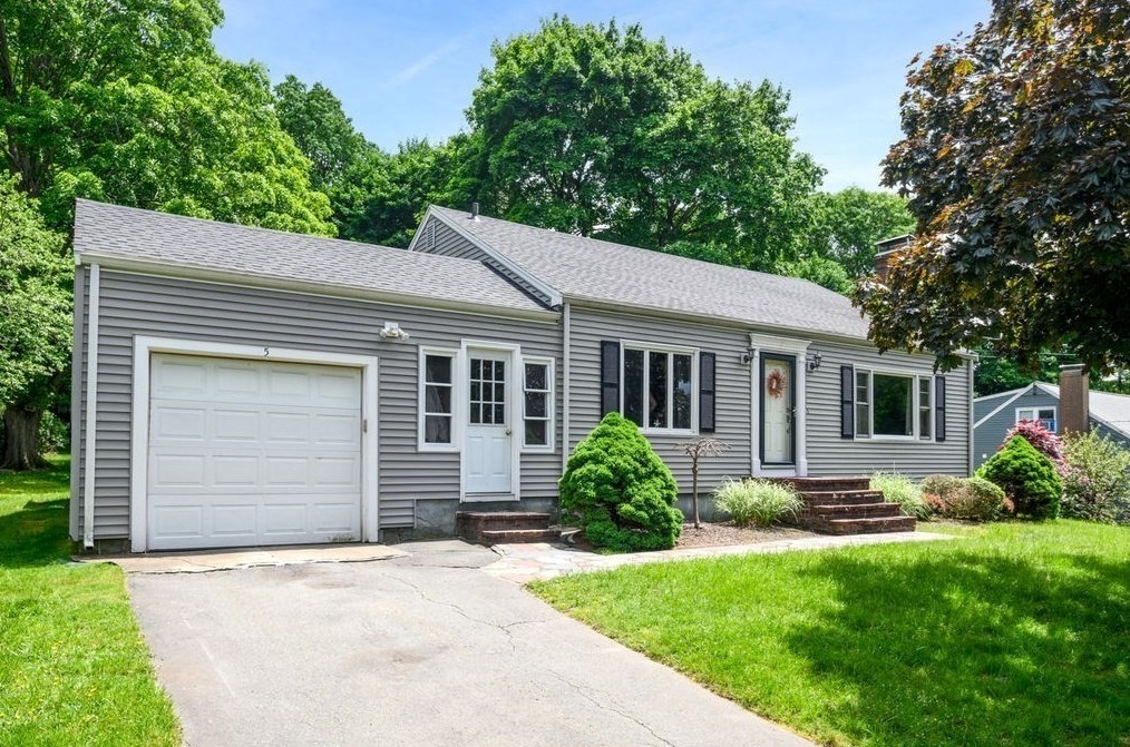 5 Hazen Ave, Danvers, MA 01923 exterior