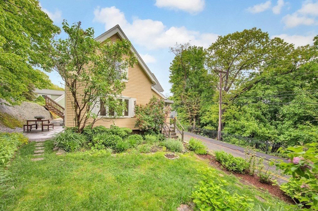 12 Wheeler St, Gloucester MA 01930-1648 exterior