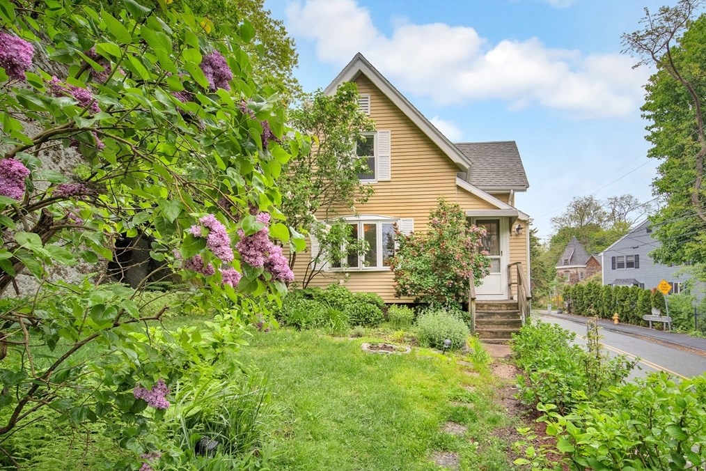 12 Wheeler St, Gloucester MA 01930-1648 exterior