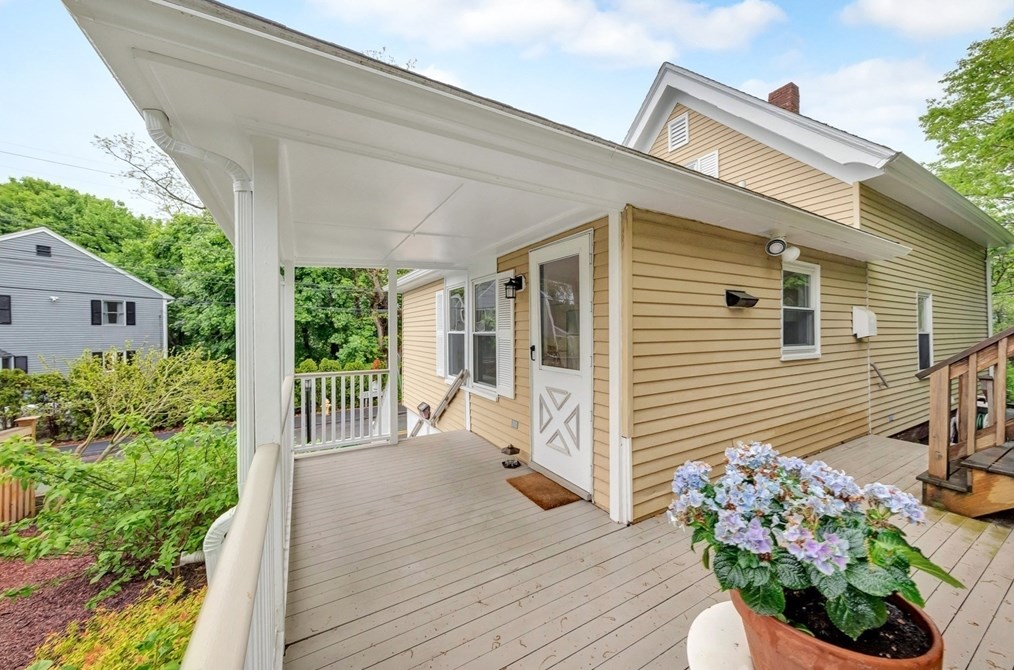 12 Wheeler St, Gloucester MA 01930-1648 exterior