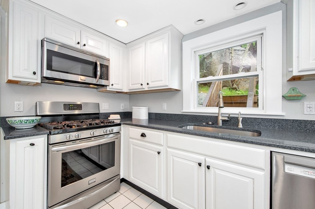 12 Wheeler St, Gloucester MA 01930-1648 exterior