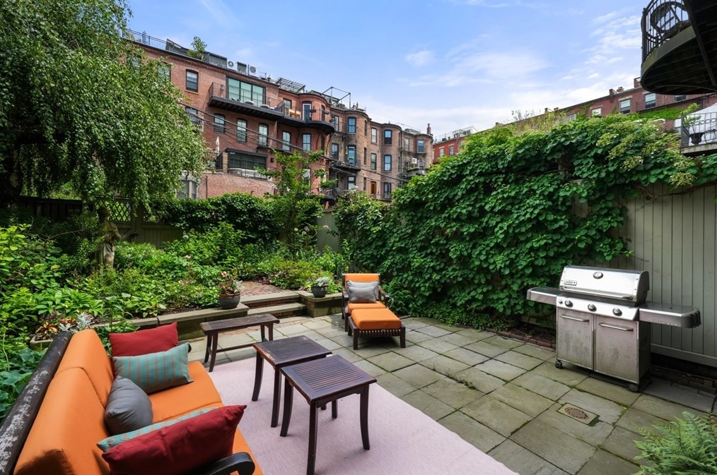 11 Wellington St, Boston MA exterior