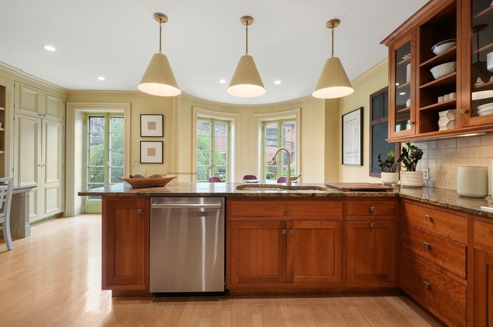 11 Wellington St, Boston MA exterior