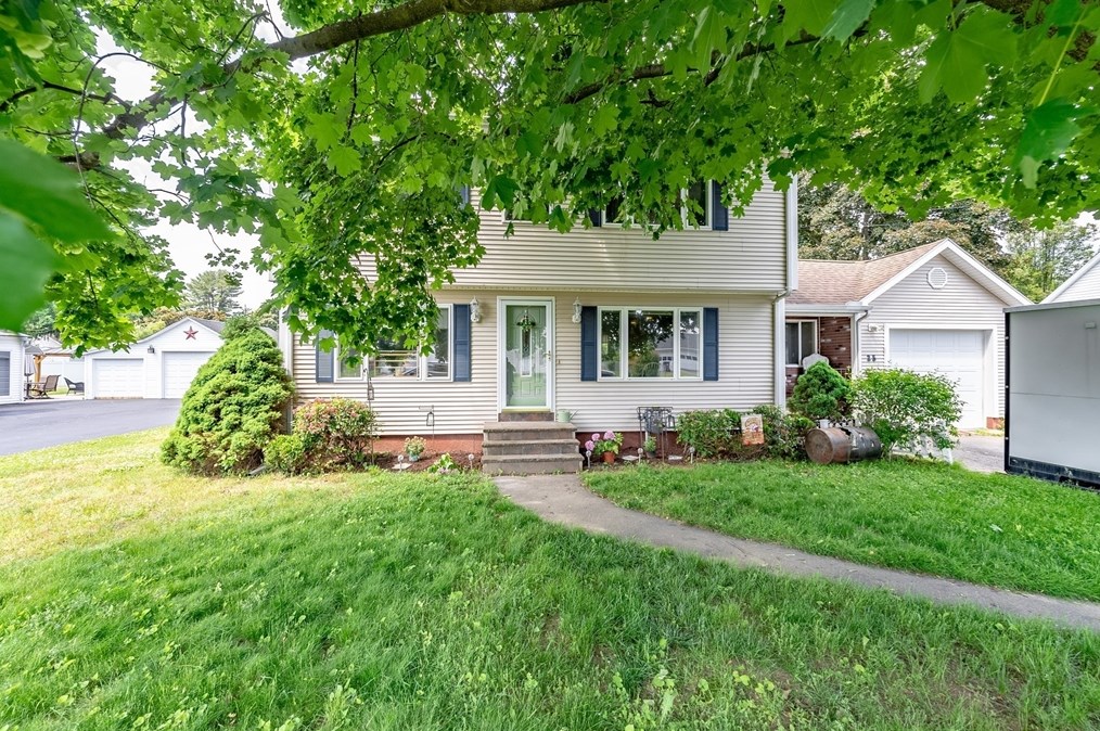 21 Riverside Dr, Montgomery, MA 01085-4336