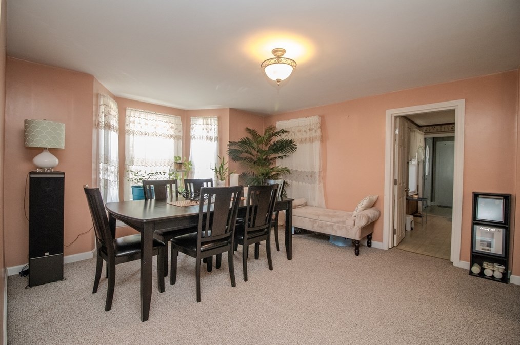 24 Blossom St, Lowell MA 01852-4543 exterior