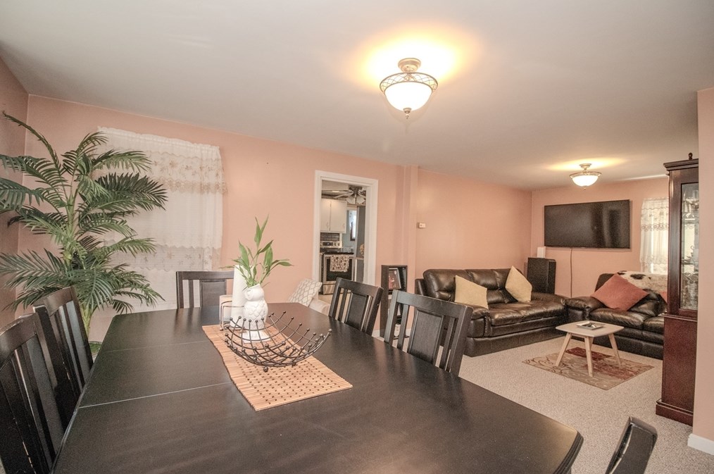 24 Blossom St, Lowell MA 01852-4543 exterior