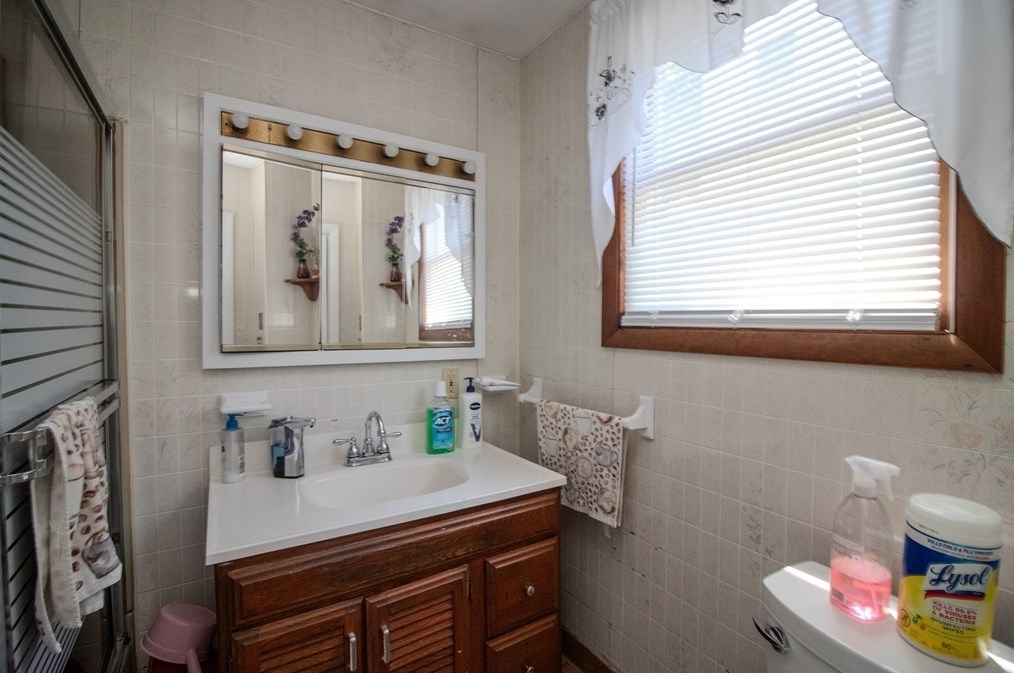 24 Blossom St, Lowell MA 01852-4543 exterior