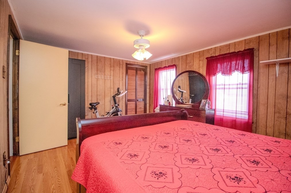 24 Blossom St, Lowell MA 01852-4543 exterior