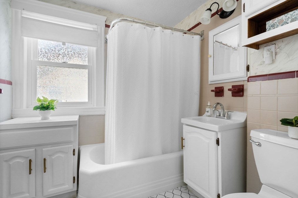 56 Menotomy Rd, Arlington MA  02476-6112 exterior