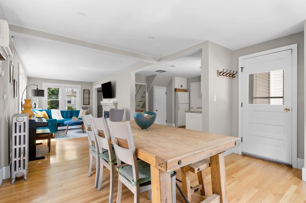 56 Menotomy Rd, Arlington MA  02476-6112 exterior