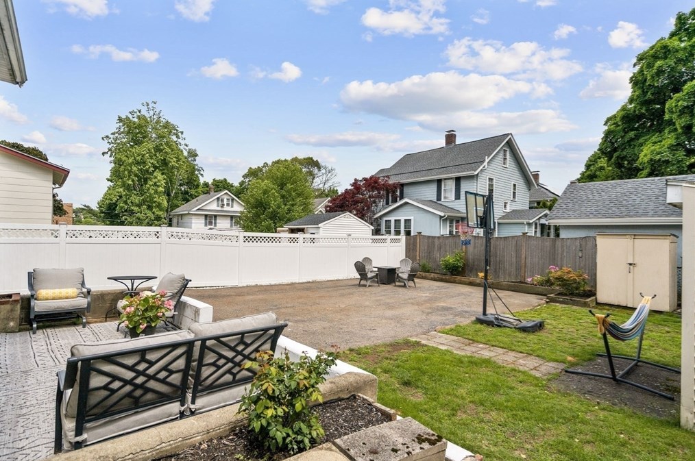 56 Menotomy Rd, Arlington MA  02476-6112 exterior