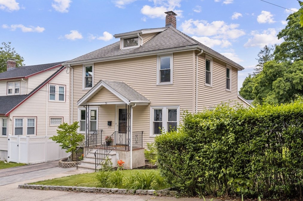 56 Menotomy Rd, Arlington MA  02476-6112 exterior