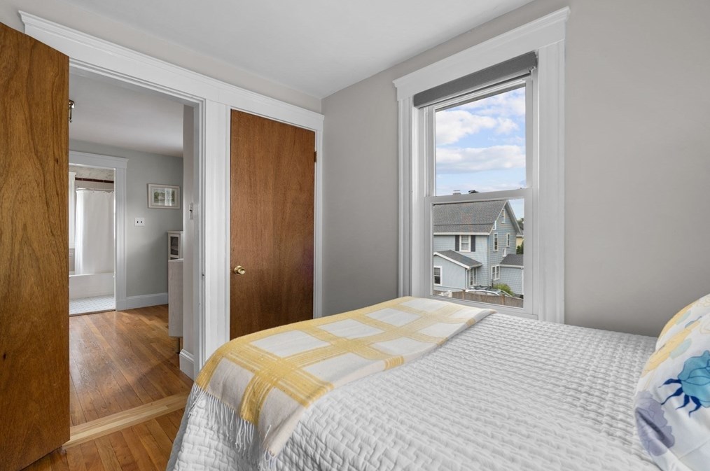 56 Menotomy Rd, Arlington MA  02476-6112 exterior