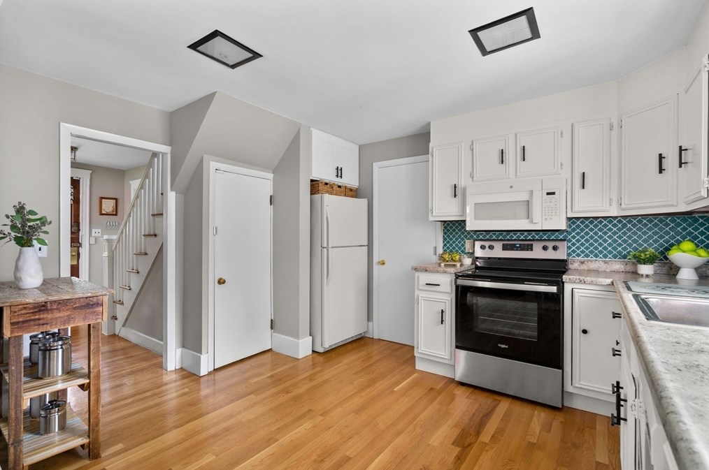 56 Menotomy Rd, Arlington MA  02476-6112 exterior